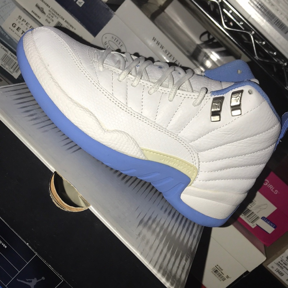 Women’s Jordan’s size 6 Retro 12 Nike
